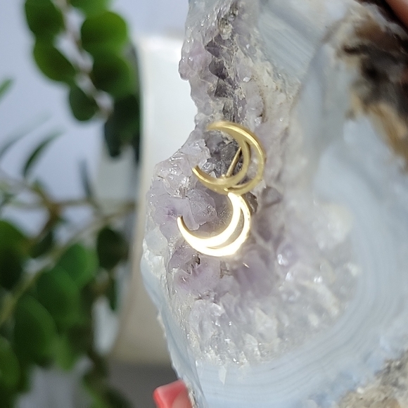 🔥LAST PAIR🔥 Dainty Crescent Moon Stud Earrings unisex - Picture 4 of 6
